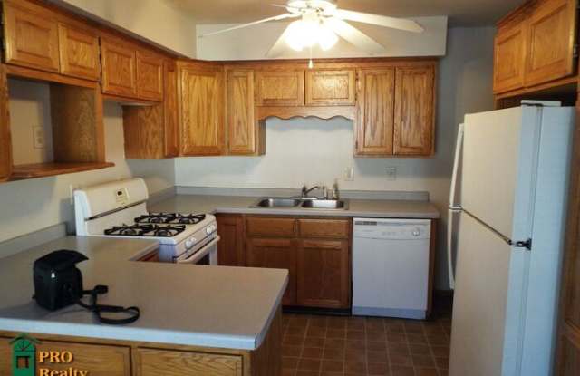 5047 Sunnyside Road - 5047 Sunnyside Road, Mounds View, MN 55112