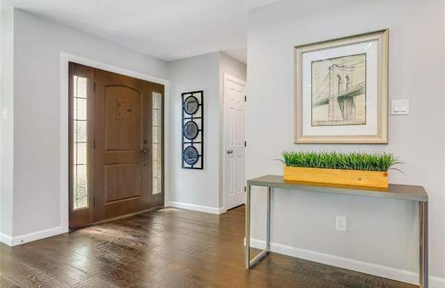 428 Bedford Drive Gallery 3