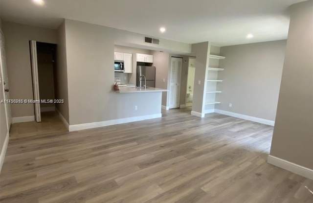 1261 SW 46th Ave photos photos