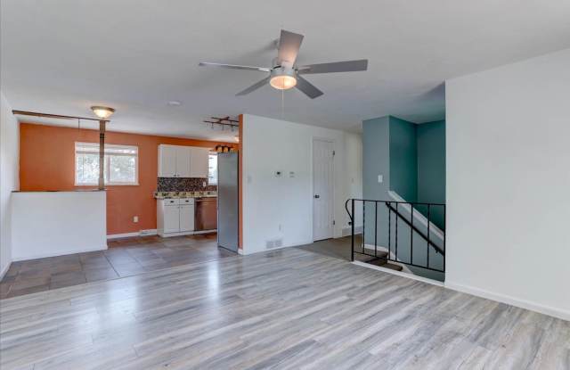 Spacious 3-Bedroom Home in Longmont with Fenced Yard Gallery 1