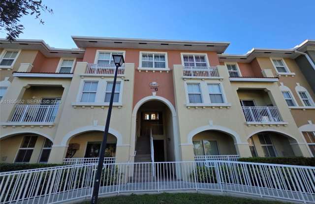 10885 NW 89th Ter photos photos