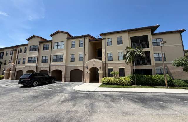 ANNUAL RENTAL - FURNISHED 1 BED / 1 BATH WITH LAKE VIEW AT POSITANO Gallery 1