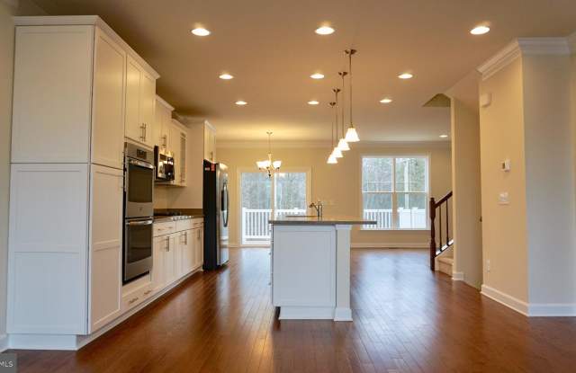 42635 OAK PARK SQUARE Gallery 2