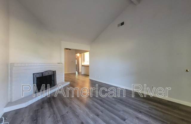 4926 Saddlerock Way Gallery 2