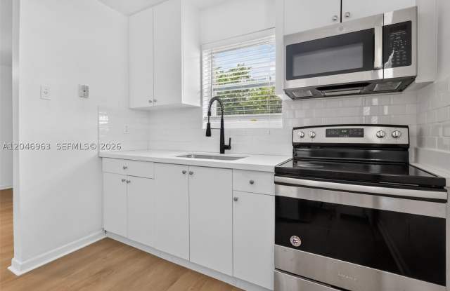 458 SW 9th St photos photos