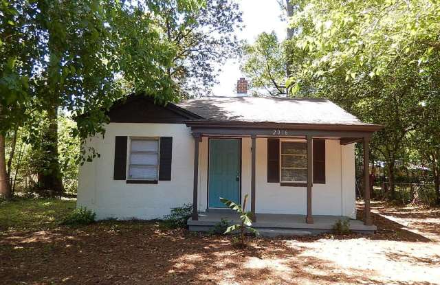 WALKABLE 3/1 House w/ Tile Floors, Newer Appliances/Paint,  Large Fenced Yard! Available NOW for $1195/month! photos photos