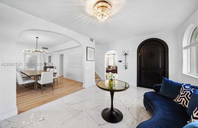 5237 La Gorce Drive Gallery 4