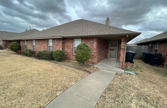 404 N Willowood Drive - 404 North Willowood Drive, Oklahoma City, OK 73099