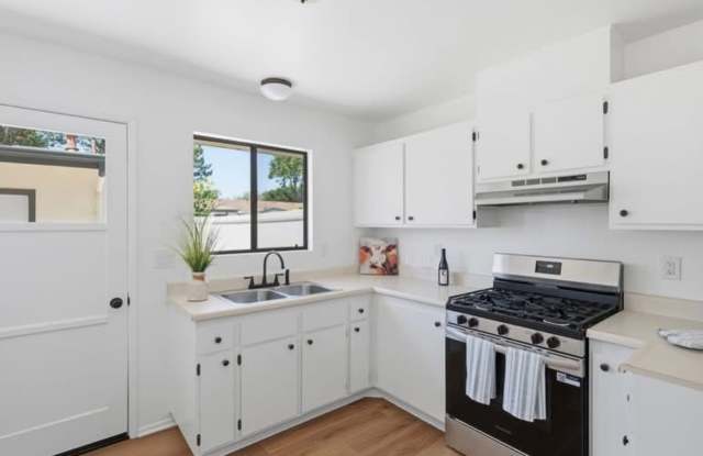 Nice Two Bedroom Condo Gallery 4