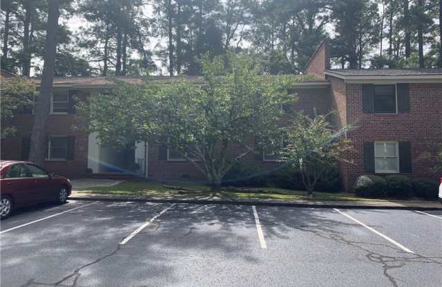 230 Pinecrest Drive unit: 4 photos photos