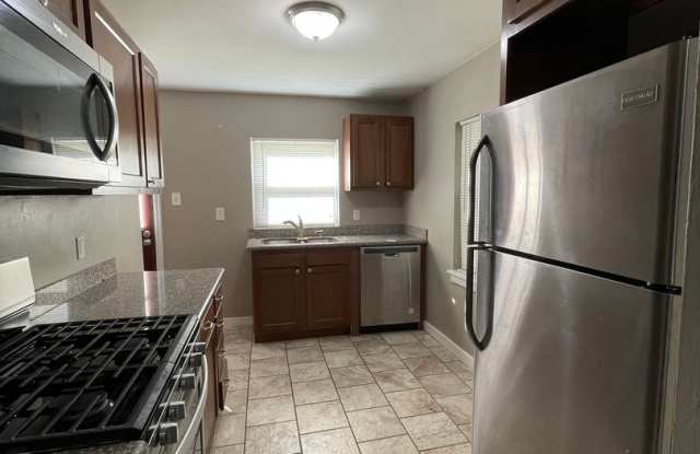 Charming 3 Bedroom House in Brighton Heights! Gallery 3