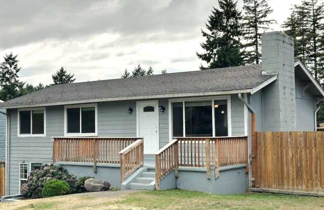 Updated 5 bedroom 2.5 bathroom home in University Place! photos photos