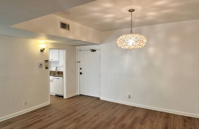 Updated 2+2 in great condo complex - 8162 Manitoba Street, Los Angeles, CA 90293