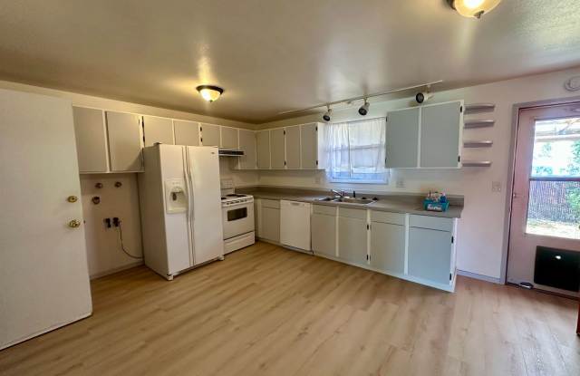 Spacious 3-bedroom, 2-bathroom home located in the South Suburbs with attached garage photos photos