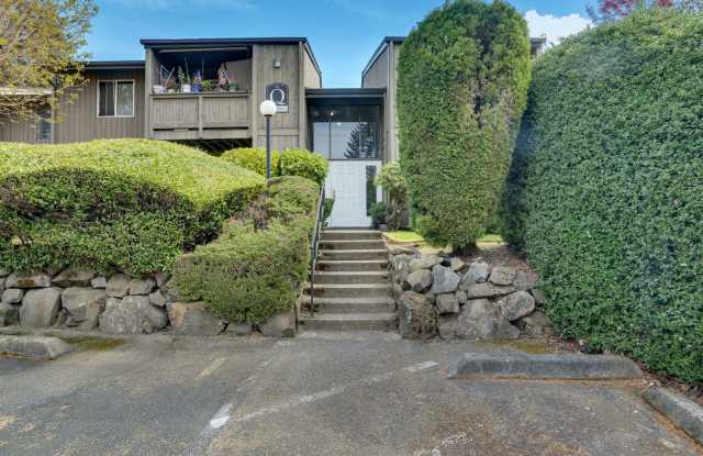 Cozy Condo Living in Tacoma's Desirable Highlands Community | Pool, Gym & Clubhouse photos photos