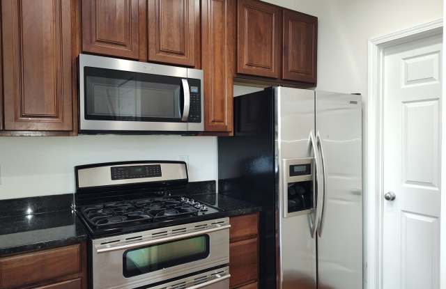 Beautiful Condo located in The Reinassance Community! Gallery 4