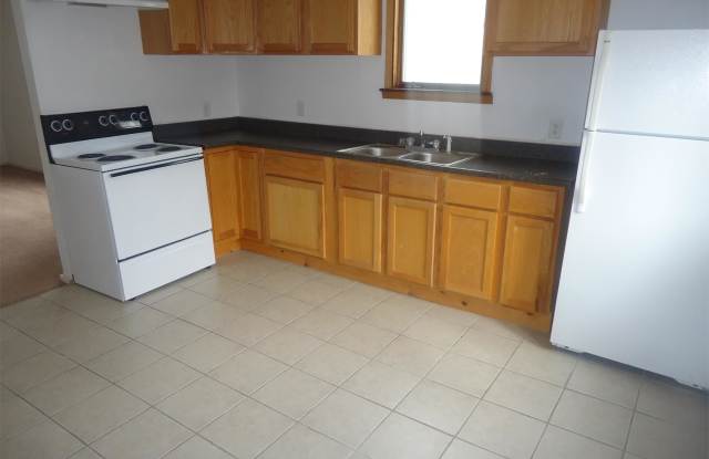 214 CENTRAL AVE S - 1 - 214 Central Avenue Southwest, Chisholm, MN 55719