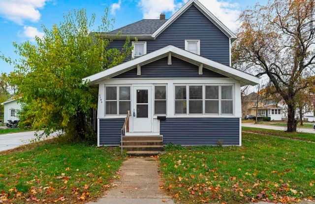 4 Bedroom, 2 Bath house In Cedar Falls photos photos