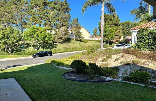 28096 Tamarind Gallery 3