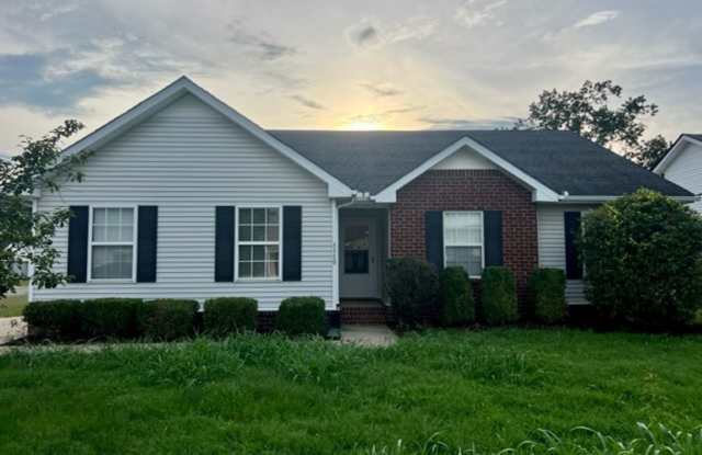 3BR 2BA Home with 2-Car Garage in Eastwoods, Near MTSU Gallery 1