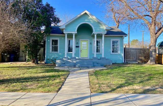 $400 OFF FIRST MONTH'S RENT IF MOVE IN BY 10/15/26!! Recreated Historic home 2 BD | 1.5 BA Gallery 3