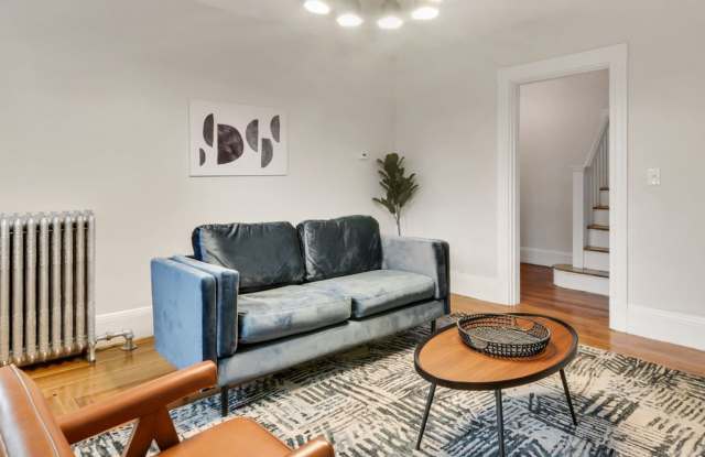 Nice 4.5 bedroom, 2-bathroom unit in lower Allston available for 9/1! Gallery 4
