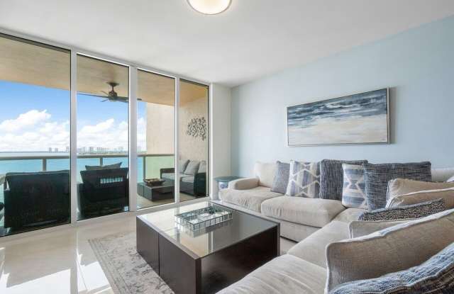 2650 Lake Shore Drive Gallery 3