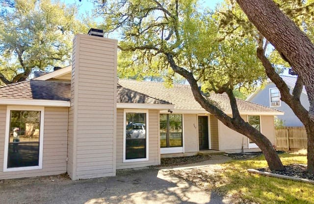 327 DEER CREEK DR - 327 Deer Creek Drive, Boerne, TX 78006