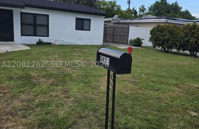 6831 SW 26th Ct Gallery 2