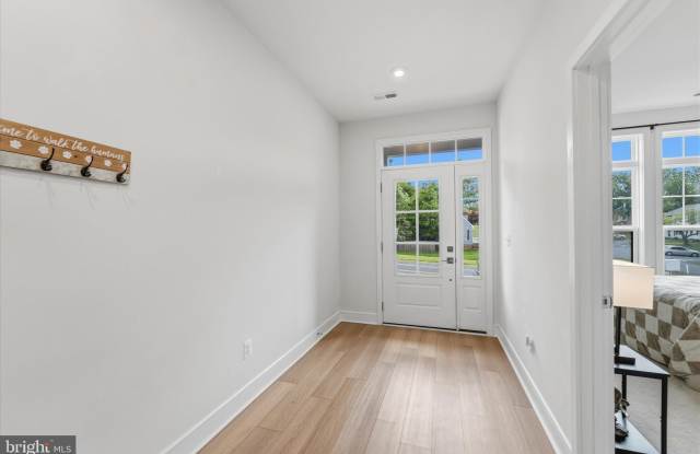 4256 FROST Street Gallery 2