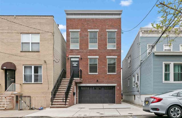 512 4TH ST - 512 4th Street, Union City, NJ 07087