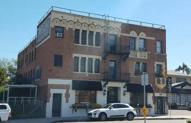 564 North Larchmont Boulevard photos photos