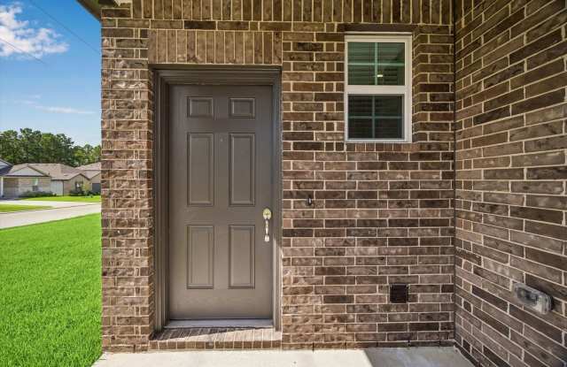 Brand-New 3-Bed Willis Home on Corner Lot with Covered Patio Gallery 4