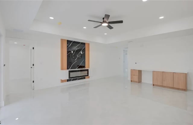 1025 Sentinela Boulevard Gallery 1