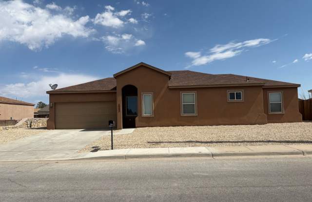 Charming 3 bedroom/2 bathroom Home located in Las Cruces ! photos photos