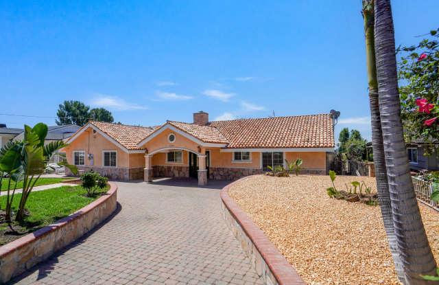 13721 Woodcock Avenue photos photos