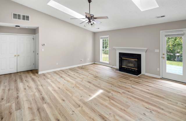Nice Home in Fletcher - Refreshed with New Floors and Fresh Paint! Gallery 4