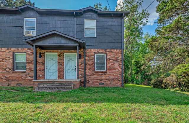 Spring Special (1/2 OFF 1st Month Rent): First Floor One Bedroom Updated Apartment with Laundry Hook Ups! photos photos