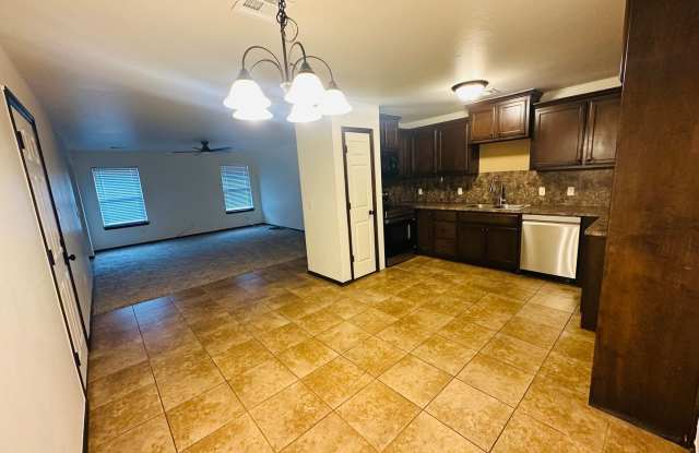 3br 2ba duplex with 2 car garage! Gallery 4