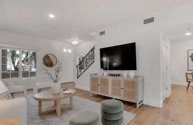 Hidden-Gem Townhouse in WeHo: 2 Bed/2.5 Bath, Private Entrance + Patios, 2 Parking, Norma Triangle photos photos