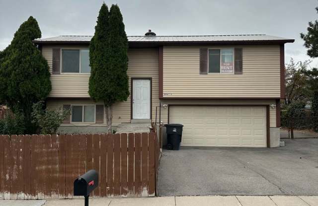 Beautiful 4-Bedroom, 2-Bath Home with Classic Layout and Large Yard photos photos