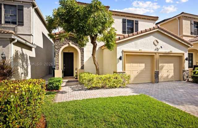 697 NE 193rd Ter Gallery 1