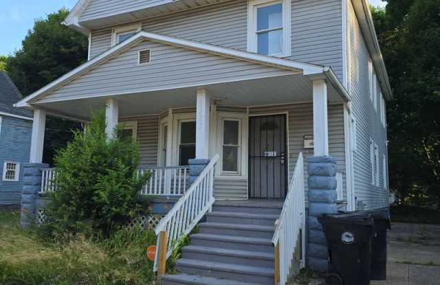 Charming 4-Bedroom Property in Prime Location photos photos