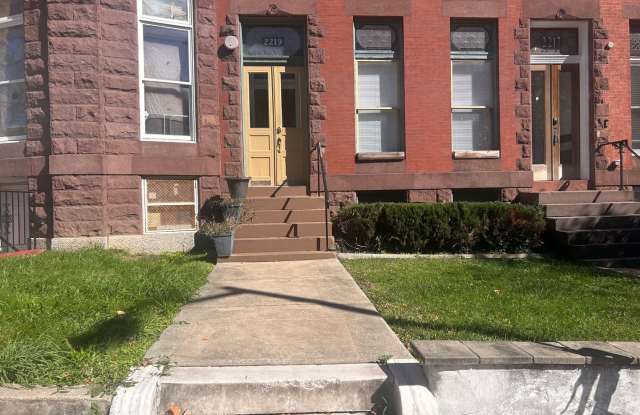 Charming 2BD/2BA Condo Unit with Fireplace in Reservoir Hill, MD! Gallery 1