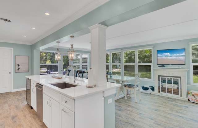 706 Iris Lane photos photos