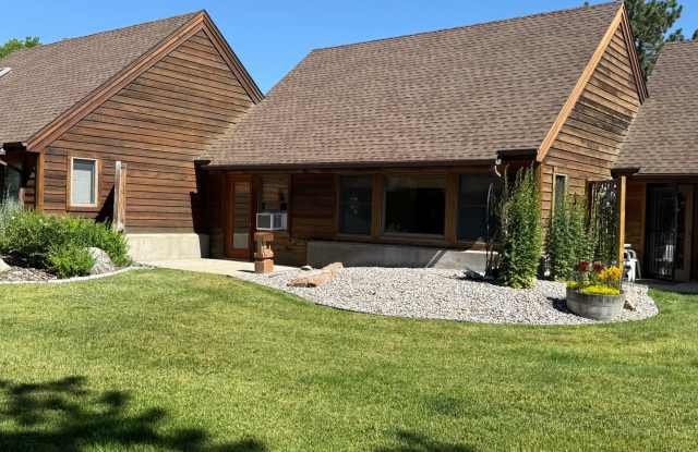 Beautiful 2 bed, 2 bath with office in quiet neighborhood - 606 North 8th Street, Hamilton, MT 59840