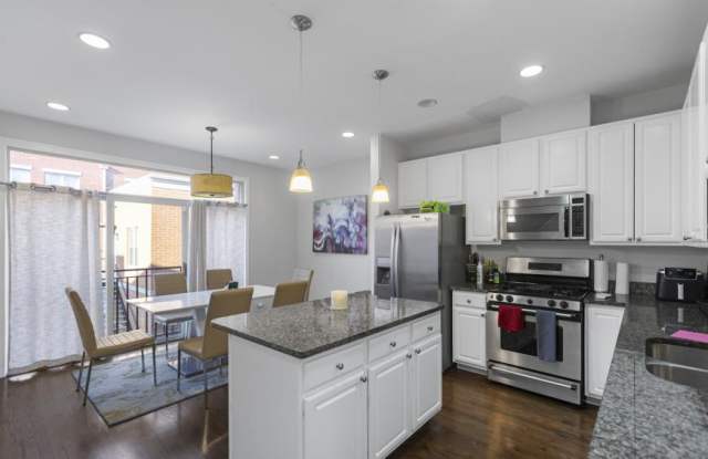 720 West Evergreen Ave. - 720 West Evergreen Avenue, Chicago, IL 60610