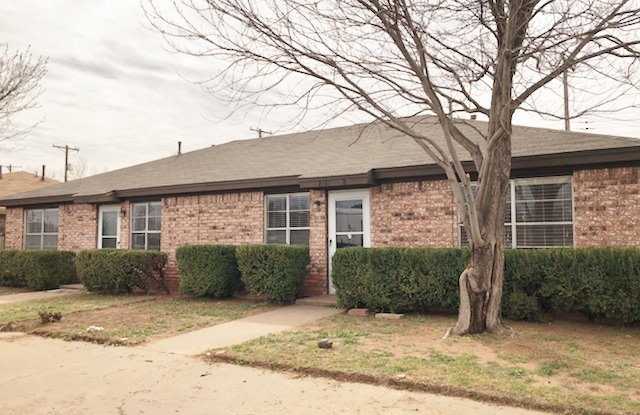2121 S Loop 289 B photos photos