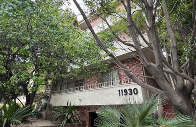 11930 MONTANA AVE Gallery 2