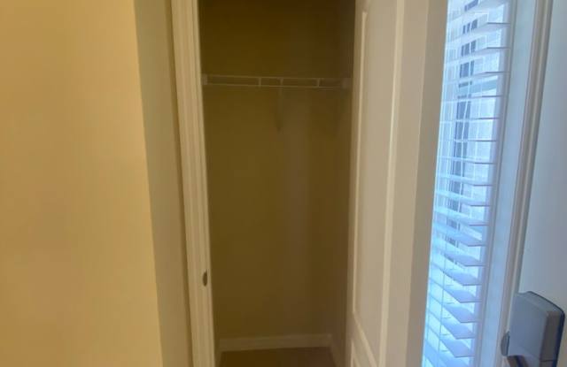 2 Bedroom 2.5 Bath Townhome In The Hamptons Gallery 3